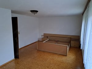 3 Zimmer Wohnung im Altbau mit Küche und Parkplatz (ab. Oktober)