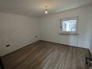 Vermiete Schöne 3 1 2 Zimmer Wohnung neu renoviert in schönen ruhiger Lage Bild 5