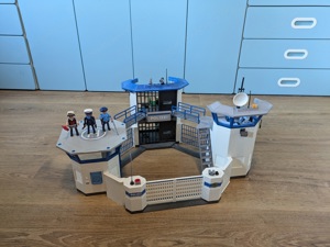 Playmobil Polizei Kommandozentrale mit Gefängnis