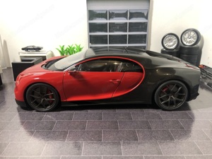 Modellauto 1 18: AUTOart Bugatti Chiron rot-schwarz OVP