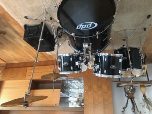 Schlagzeug Set - Drum Kit (komplett) mit doppelter Fußmaschine und Cajon 