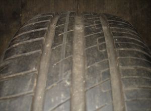 Rollwiderstandsarmer Sommerreifen Goodyear 185 60 R 14 auf Stahlfelge + zweite Felge Bild 3