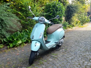 Türkise Vespa Primavera 50 