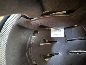Helm und Handschuhe Größe S Bild 2