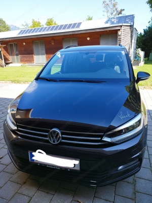 VW Touran 7-Sitzer mit Fahrradträger, Dachbox und integriertem Kindersitz 