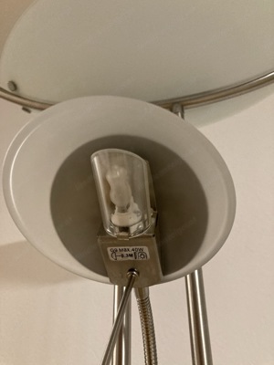 Stehlampe aus Metall Bild 5