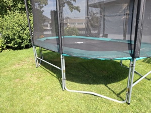 Trampolin Oval 4,3m x 2,4m inkl. Netz, Leiter, Erdanker und Abdeckplane