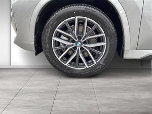 BMW X1 xDrive23i *verfügbar ab 01/25* *3,99% Fixzins Leasing* M Sportpaket Head-Up Anhängerkupplung Bild 6