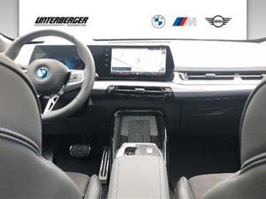 BMW iX1 xDrive30  Bild 6