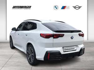 BMW X2 sDrive18d M Sportpaket // Anhängerkupplung // Head Up Display Bild 2