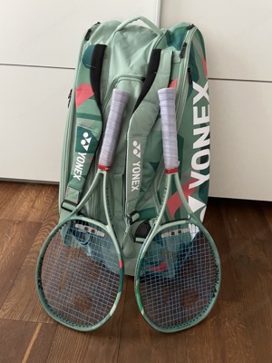 2x Yonex Percept 97D Turnierschläger