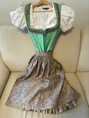    Marken Dirndl Wiesnkönig Bild 1