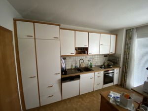 Küche- Einbauküche mit Kühlschrank Herd Backofen