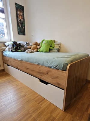 Bett mit ausziehbarer Bettschublade