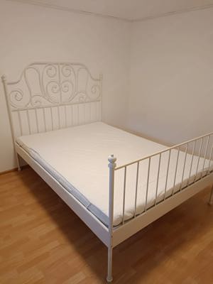 Schönes Ikea-Metallbett (140x200) zu verkaufen. Matratze gratis dazu!