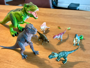 Dino Figuren 10 Stück Tyrannosaurus Rex Velociraptor Spinosaurus Stegosaurus kein Schleich