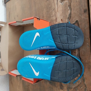 Nike hallenschuhe größe 30 Bild 2