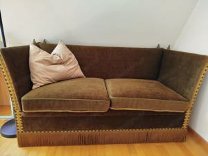 kleines antikes Sofa