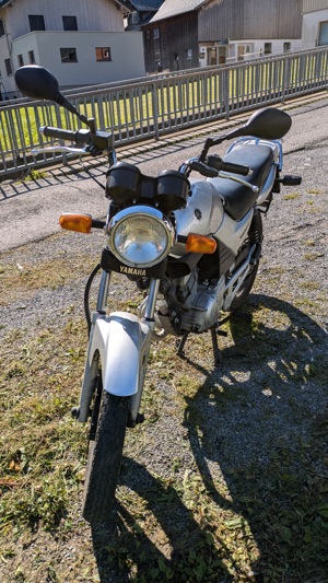 Yamaha YBR 125 Bild 2