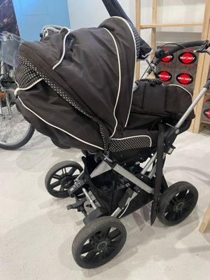 Kinderwagen mit Zubehör