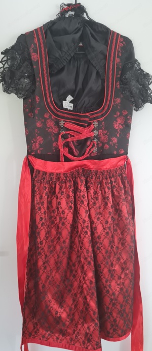 Rot   Schwarzes Dirndl 