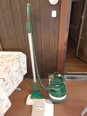 Verkaufe Vorwerk Staubsauger Tiger 251