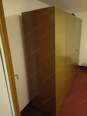 Kleiderschrank zu verschenken 