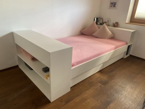 Hochwertiges Tischlerbett mit Staufächer