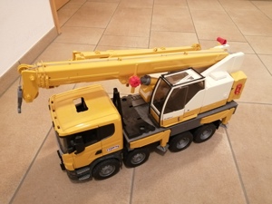 bruder - Liebherr Kran-LKW - 1:16 Bild 2