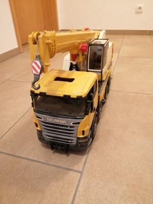 bruder - Liebherr Kran-LKW - 1:16 Bild 3