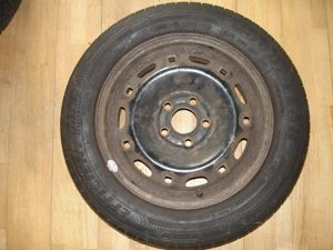 Rollwiderstandsarmer Sommerreifen Goodyear 185 60 R 14 auf Stahlfelge + zweite Felge Bild 2
