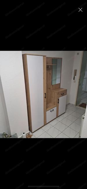 Neuwertige Garderobe 