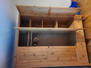 Holzschrank