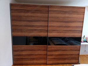 Schwebetürschrank, großer Kleiderschrank