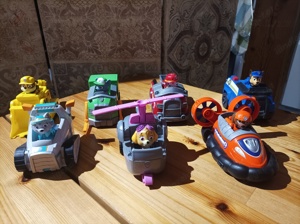 Paw Patrol, 7 Fahrzeuge mit 7 passenden Figuren