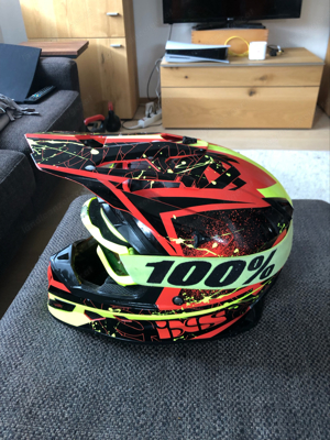 IXS Motocross-Helm und Brille Bild 2