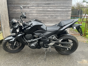 Kawasaki ZR750L mit 2400 km (wie neu)