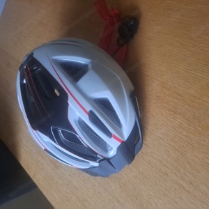 Neuwertiger Fahrradhelm