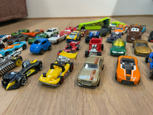 Hot Wheels Mega Set Bild 6