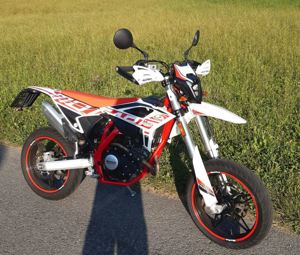 Beta RR 125 LC 4T Motard mit dem 15 PS starken Minarelli Motor, Supermotard 3 21