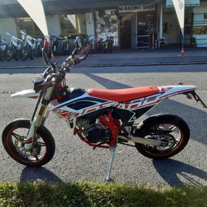 Beta RR 125 LC 4T Motard mit dem 15 PS starken Minarelli Motor, Supermotard 3 21 Bild 4