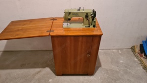 Nähmaschine Bernina mit Holzschrank