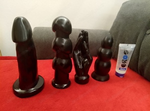 Welche Frau spielt mit meinen XXL-Dildos