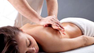 Entspannende Massage für Frauen