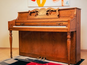 Sehr schönes seltenes Wurlitzer Klavier. Kostenlose Lieferung in ganz Vorarlberg(*)