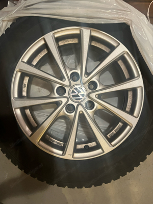 3 Stück VW Alu Komplettreifen 16" mit nagelneuen Winterreifen (halbe Saison gefahren)