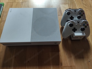 Xbox one S 1TB mit Zubehör  Bild 2