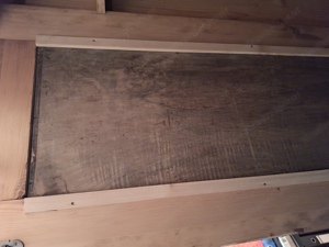 Holzschrank Bild 4