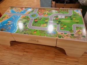 Kinder-Spieltisch  Bild 1