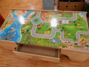 Kinder-Spieltisch  Bild 2